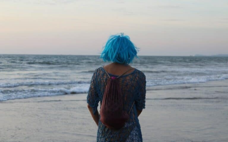 The Symbolism of Blue Hair in Dreams: Interpretations and Meanings - wide 9